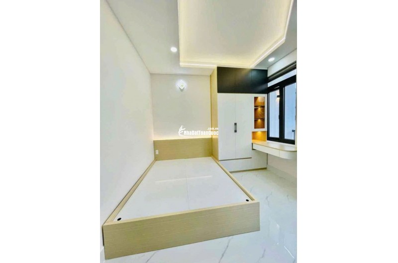 Nhà bán lô góc LVQ 2 mặt tiền thông thoáng, hẻm xe hơi né nhau thoải mái, 8,8 tỷ TL